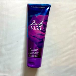 Dark kiss 24hrs body cream